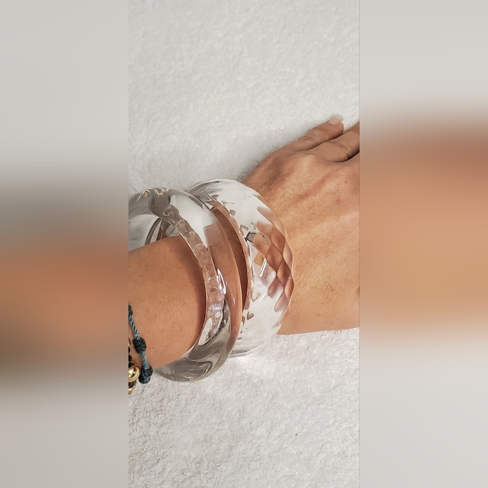 NWT BRACELETS- Vintage set of 3 acrylic clear and pink bangle /bracelet - bundle - Picture 10 of 10